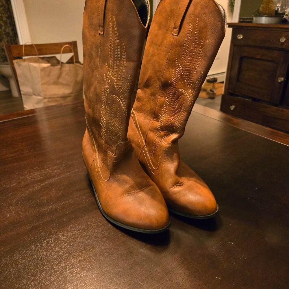 Tan and brown western cowboy boots #cowboyboots